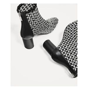LAST HOURS OR WILL BE DONATED!

Zara black and white block heel booties